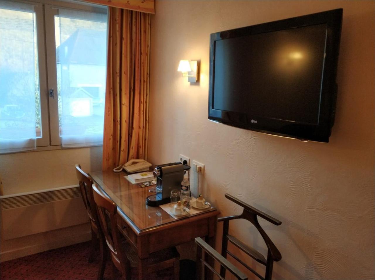 Logis Hotel Calisola Besancon - Soiree Etape Chalezeule Екстериор снимка