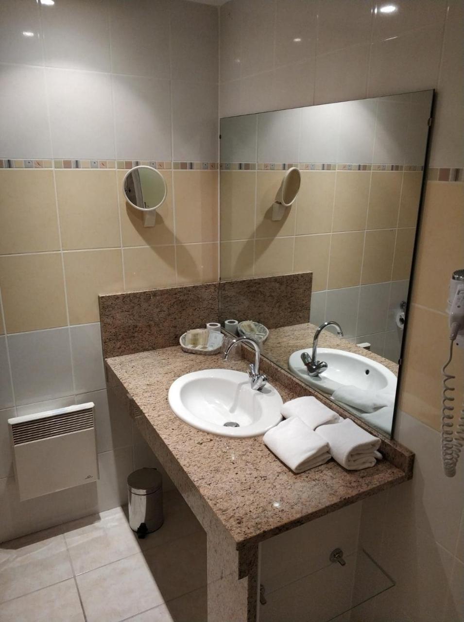 Logis Hotel Calisola Besancon - Soiree Etape Chalezeule Екстериор снимка