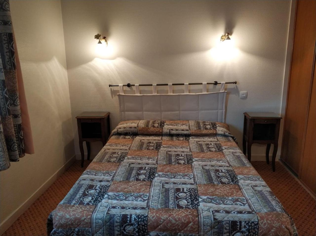 Logis Hotel Calisola Besancon - Soiree Etape Chalezeule Екстериор снимка