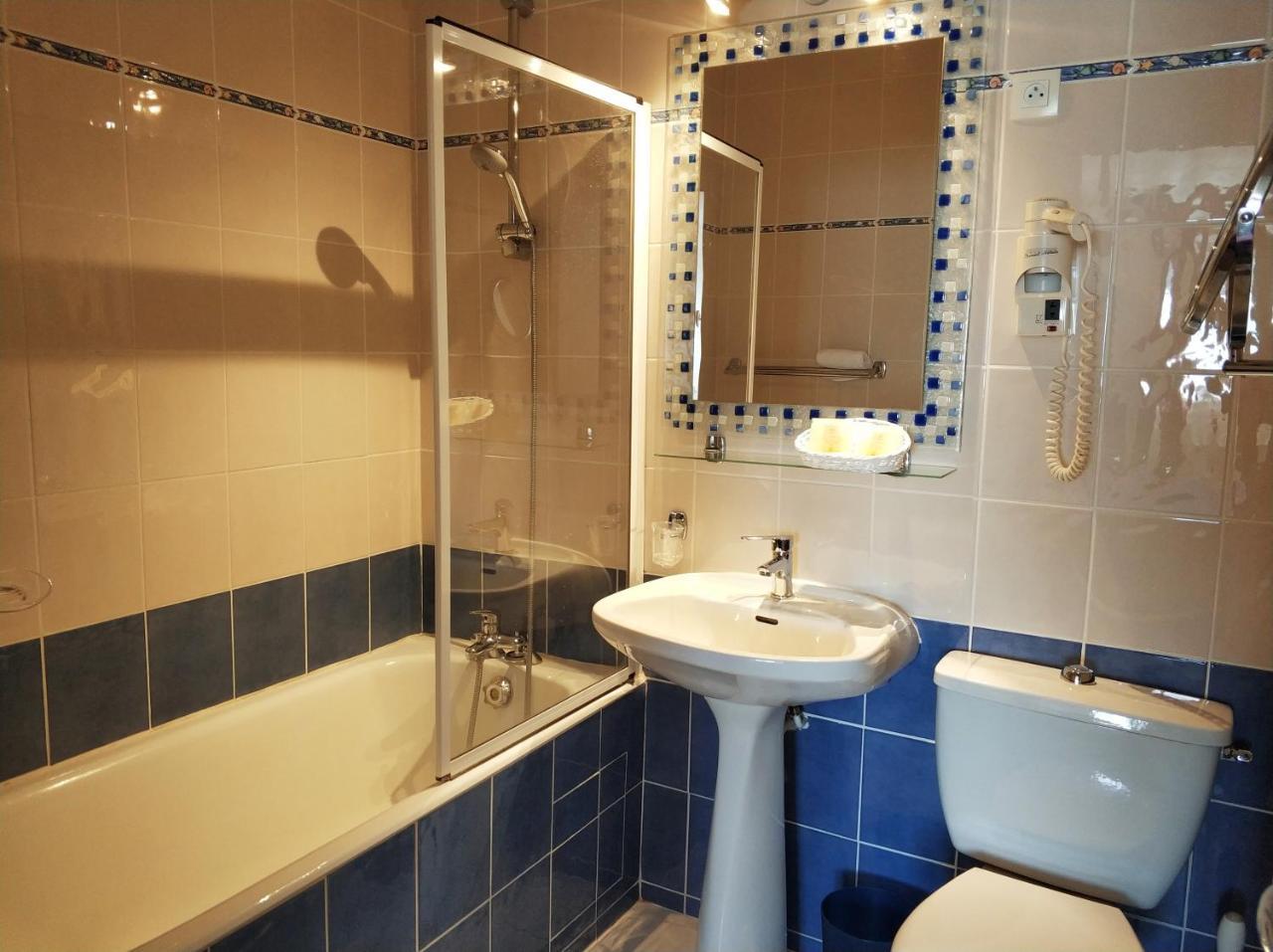 Logis Hotel Calisola Besancon - Soiree Etape Chalezeule Екстериор снимка